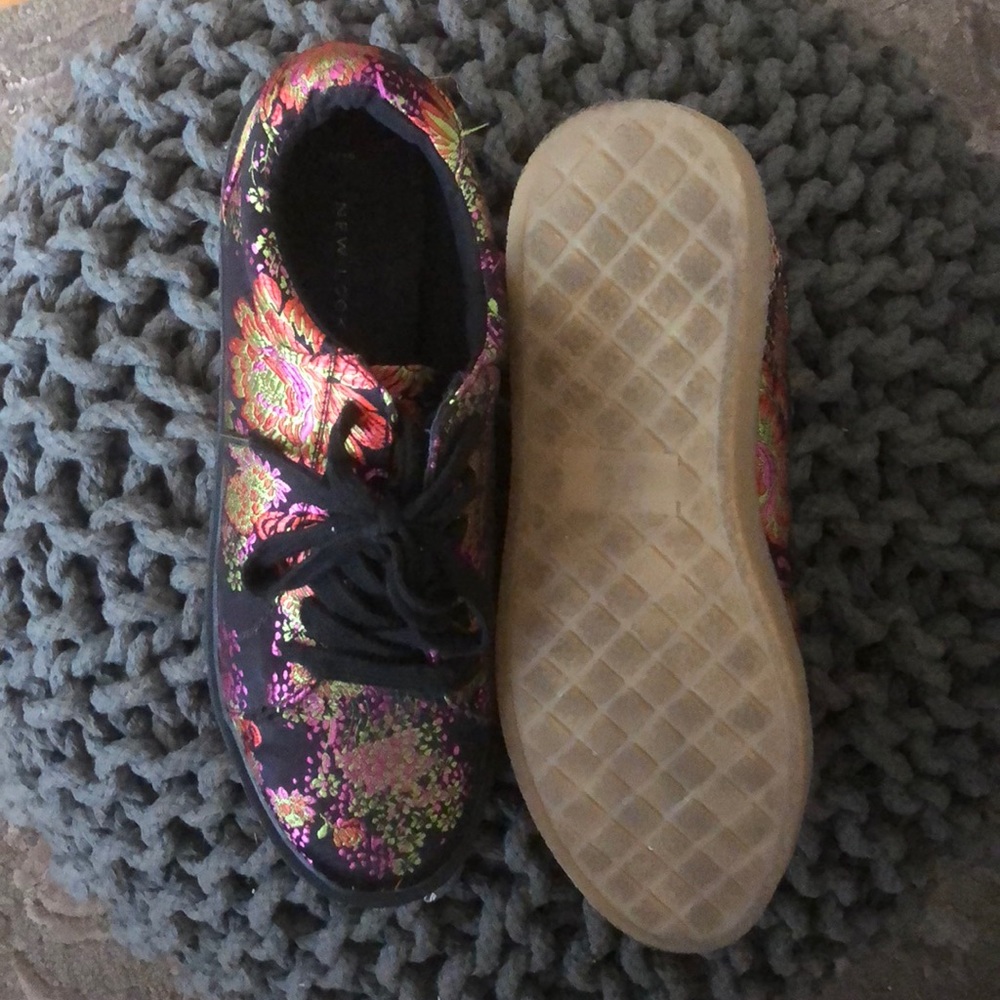 Embroidered platform sneakers - Picture 3 of 3
